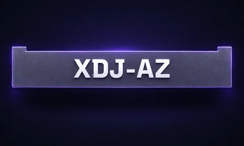 Deckname para XDJ-AZ: pieza oscura, texto blanco en relieve y luz violeta